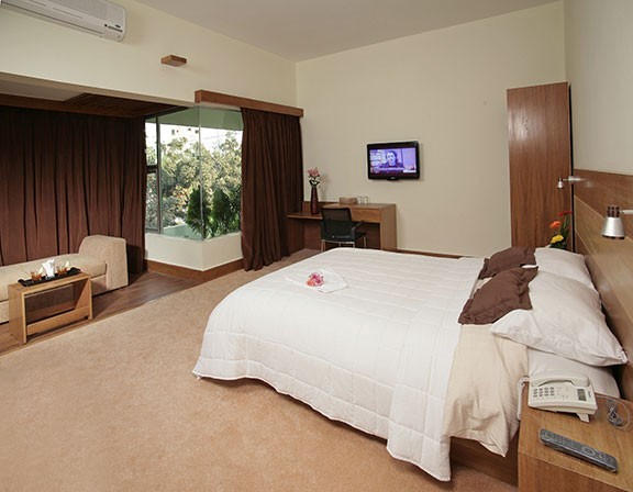 Richmond Hotel & Suites