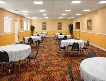 Motel Days Inn Shelby