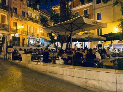 Hostal C&o Savoia Rooms
