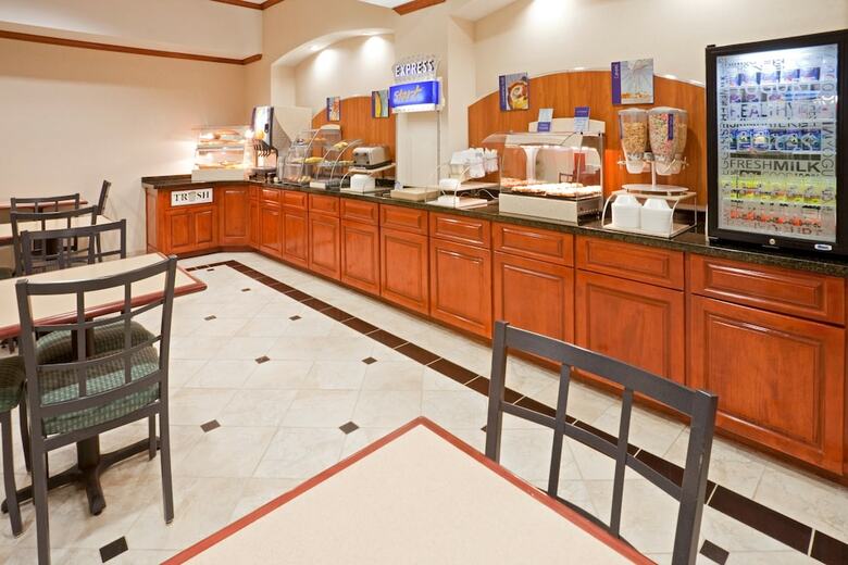 Holiday Inn Express Hotel & Suites Decatur, Tx