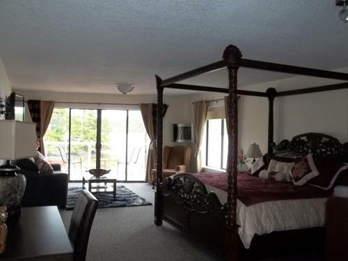 Motel Bayshore Waterfront Inn