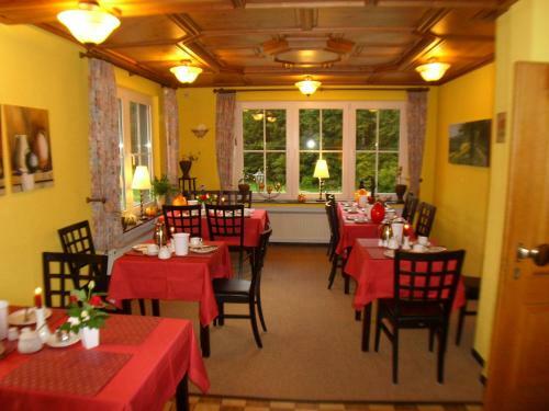 Hostal Landgasthof Zum Sorpetal