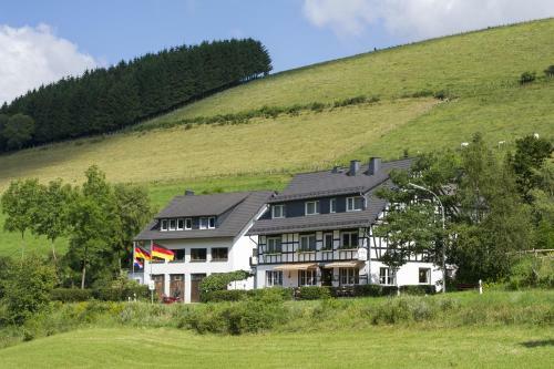 Hostal Landgasthof Zum Sorpetal