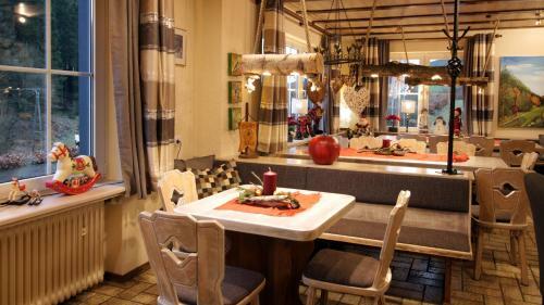 Hostal Landgasthof Zum Sorpetal