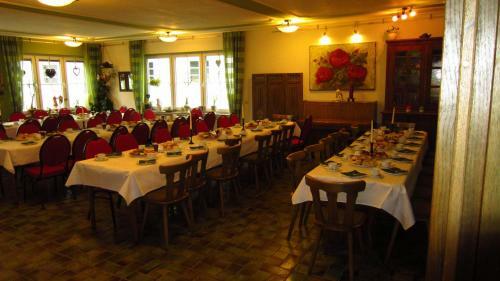Hostal Landgasthof Zum Sorpetal