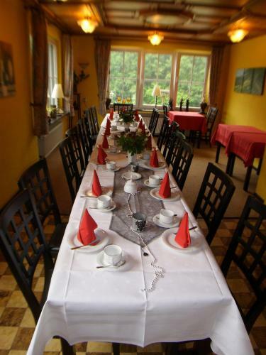 Hostal Landgasthof Zum Sorpetal