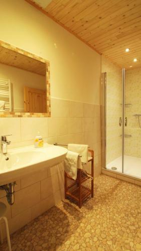 Hostal Landgasthof Zum Sorpetal