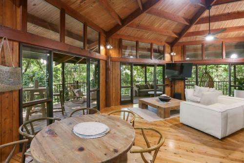 Neverland - The Stoney Creek Treehouse