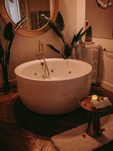 Hostal Maison Marie-astrid, Suite Baln�o
