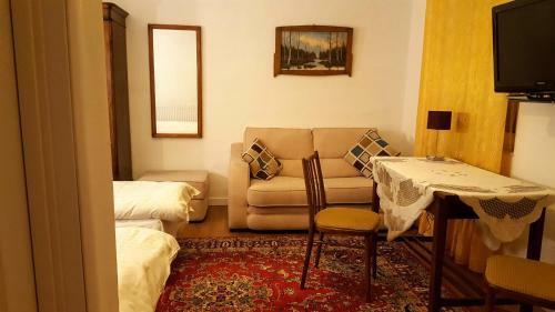 Bed & Breakfast Room In An Old House
