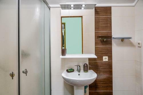 Bed & Breakfast ??????????? / Mieszkania / Apartments Svitlana