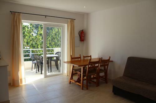 Apartamentos Rayma I-ii-iii