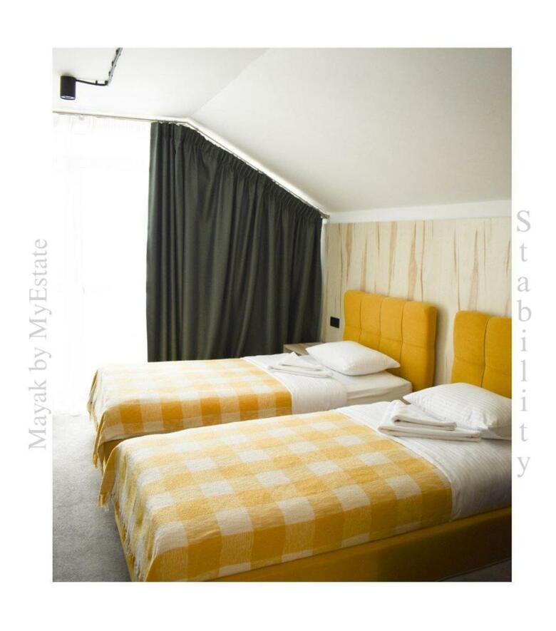Aparthotel "mayak Yablunytsia"