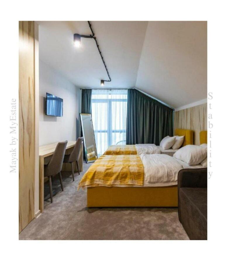 Aparthotel "mayak Yablunytsia"