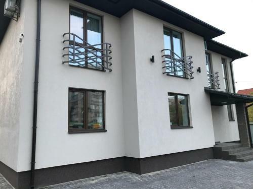 Hostal Holiday House