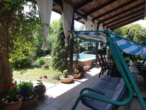 ??? ? ???????? ????? ? ????????? House With A Beautiful Garden And Pool