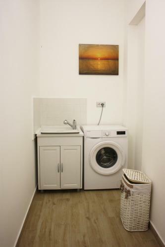 Azzurro Apartment