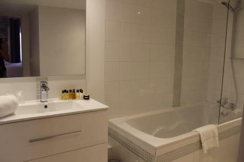 Bed & Breakfast Le Mas De Roux Chambres D'hotes
