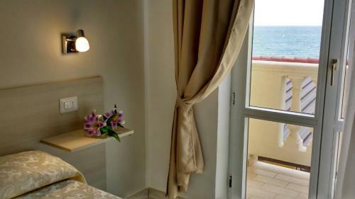 Hostal Al Giglio - Bed And Breakfast
