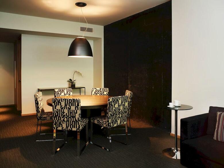 Hotel Le Germain Maple Leaf Square