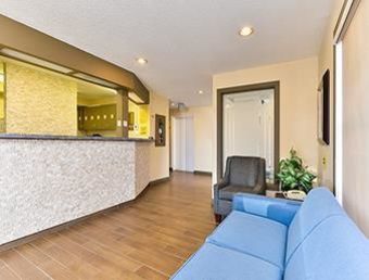 Hotel Super 8 Calgary Airport