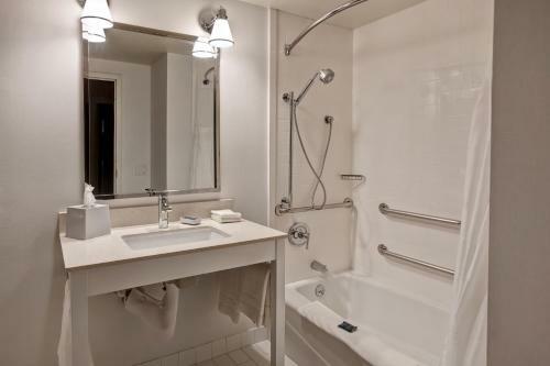 Hotel Four Points By Sheraton Peoria Downtown