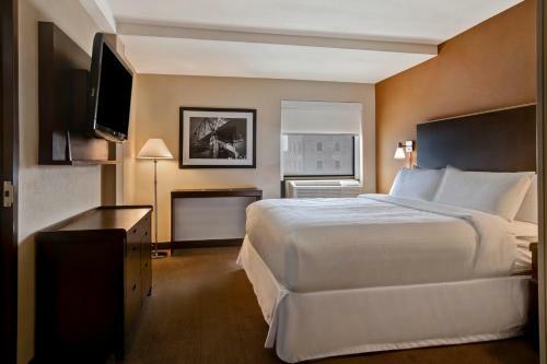 Hotel Four Points By Sheraton Peoria Downtown