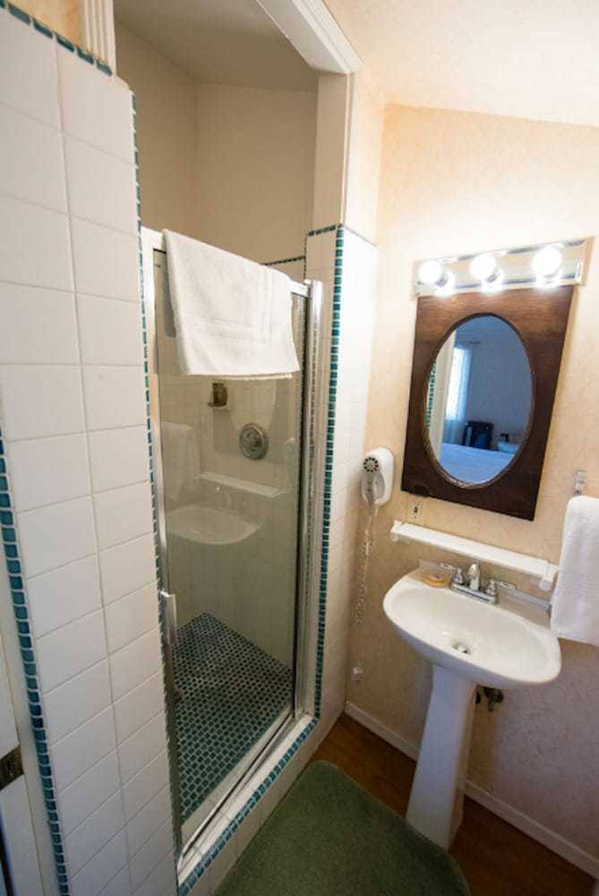 Bed & Breakfast Bath Street Inn