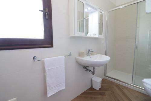 Hostal Room In Bb - Triple Comfort Pink Grapefruit