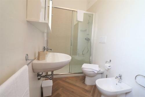Hostal Room In Bb - Triple Comfort Pink Grapefruit