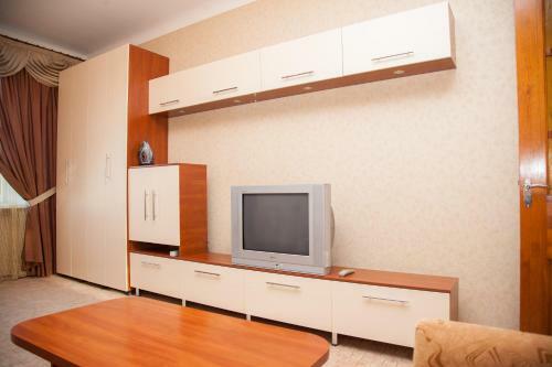 2 Rooms Apartment 80 Nezalezhnoi Ukrainy Str. Luxury Class. Centre