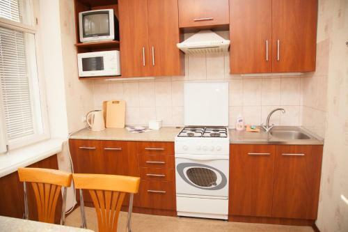 2 Rooms Apartment 80 Nezalezhnoi Ukrainy Str. Luxury Class. Centre