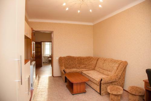 2 Rooms Apartment 80 Nezalezhnoi Ukrainy Str. Luxury Class. Centre