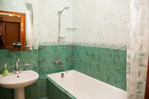 2 Rooms Apartment 80 Nezalezhnoi Ukrainy Str. Luxury Class. Centre
