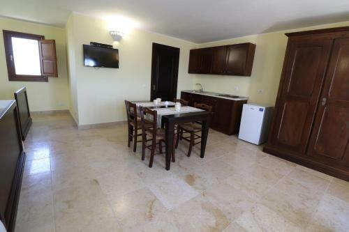 Hostal Room In Bb - Triple Deluxe Attic Of Citrus