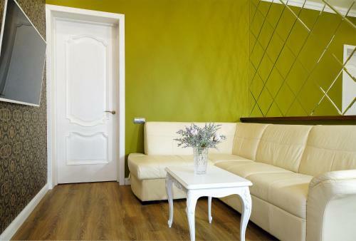 2 Rooms Vip Apartment On Sobornyi 216