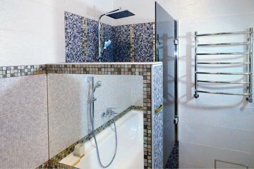 2 Rooms Vip Apartment On Sobornyi 216
