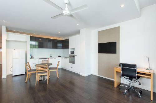 Mawson Lakes Hotel