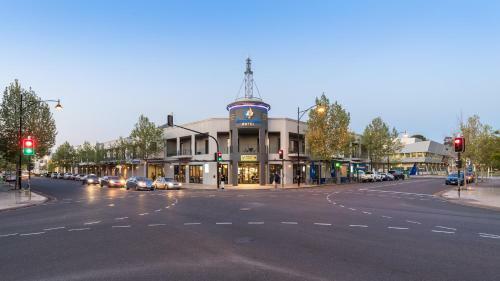 Mawson Lakes Hotel
