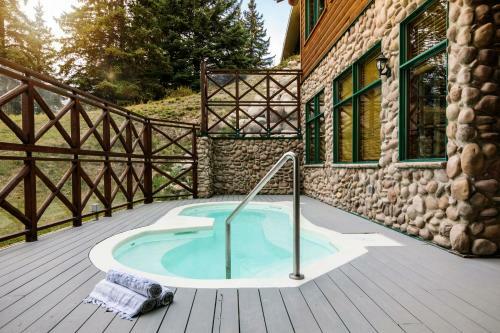 Hotel Pyramid Lake Resort