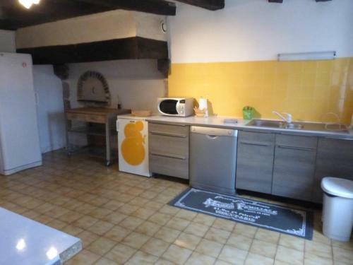 Gite La Chaumi�re Le Chateau De La Brosse