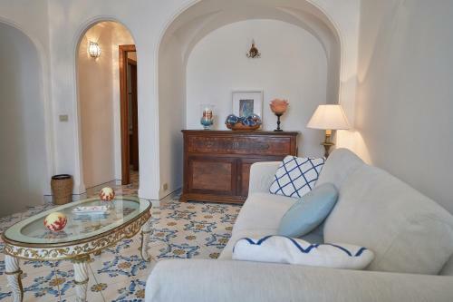 Abate Luxury Apartment By Caprirooms