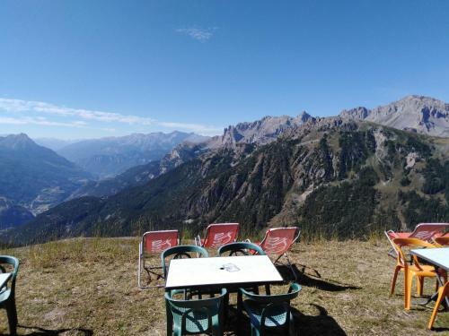 Sweet Apartment With Direct Access To Skiing