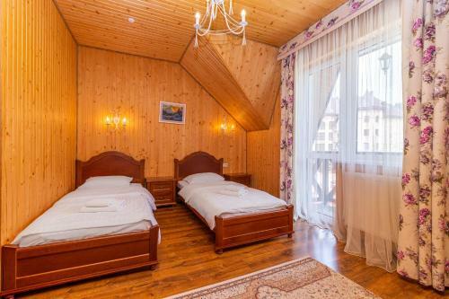Hotel Pid Strihoju