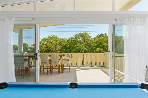 The Ultimate Beach House / Swansea