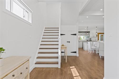 The Ultimate Beach House / Swansea