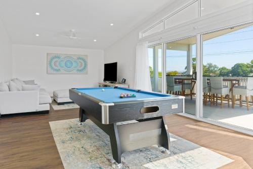 The Ultimate Beach House / Swansea