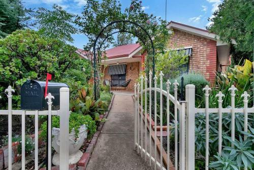 Tanunda's Magpie House