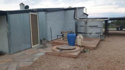 A Real Bush Retreat. Kangas, Emus & Starry Skies.