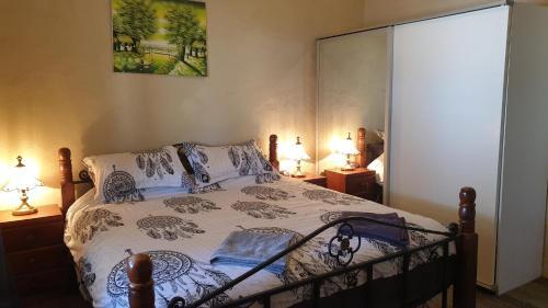 A Real Bush Retreat. Kangas, Emus & Starry Skies.